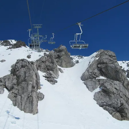 Haus Tannegg לינה וארוחת בוקר פרטנאו